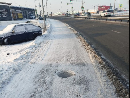 «Это вход в метро»: житель Красноярска обнаружил открытый люк на Ястынской