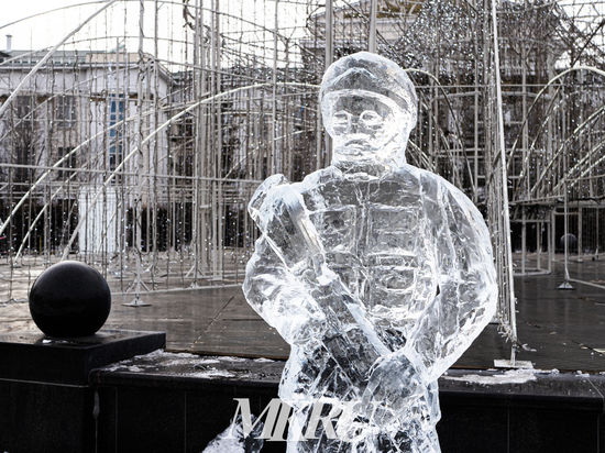 Осипов прокомментировал появление ледяных солдат на площади Ленина в Чите