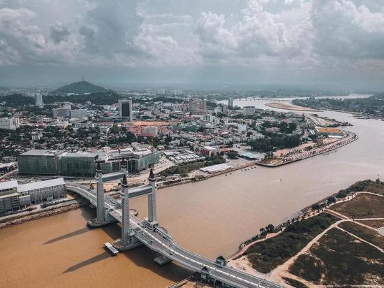 Два человека погибли и более 50 пропали без вести после оползня взблизи столицы Малайзии
