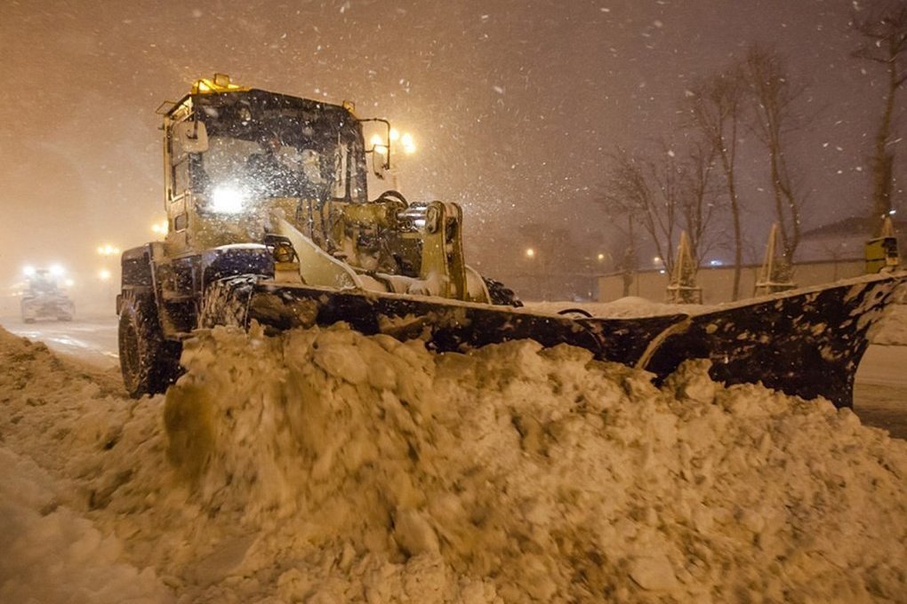 Коммунальщикам придется напрячься: сегодня ночью Кострому опять завалило снегом