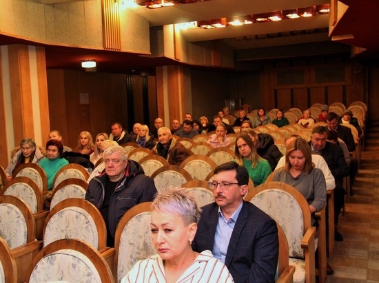 Орловчанка пожаловалась мэру на протекающий потолок в квартире