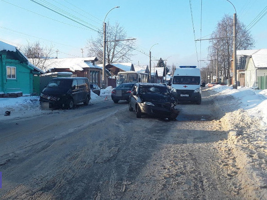 В Иванове в лобовом столкновении двух авто травмы получили четыре человека