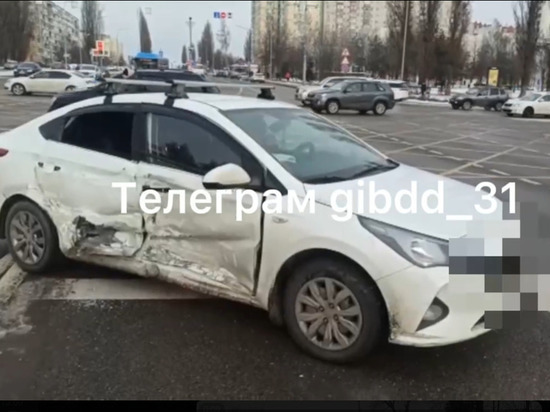 В Белгороде водитель спровоцировал ДТП, проехав на «красный»