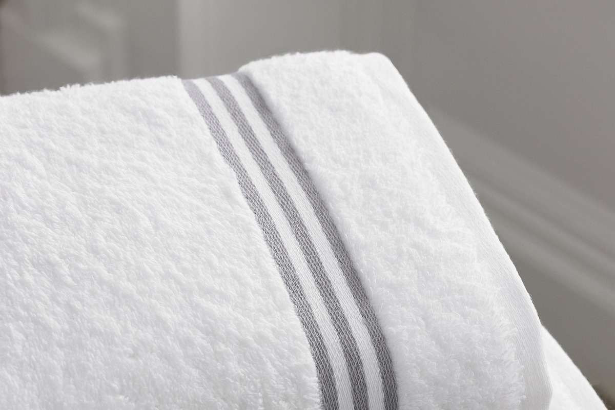 Abyss habidecor super pile. Полотенце super pile махровое. Пил через полотенце. Пил через полотенце. Стопка белого белья.