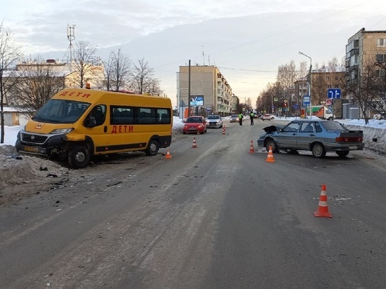 Школьный автобус попал в ДТП в Верхней Пышме