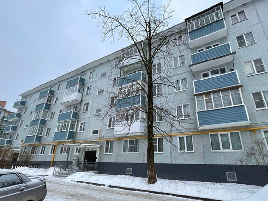 Фасад многоквартирного дома на улице Лепешинского капитально отремонтировали в Пскове