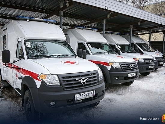 Липецкие медики получили 12 машин скорой помощи