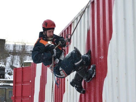 В Мурманской области прошли соревнования на звание лучшего спасателя