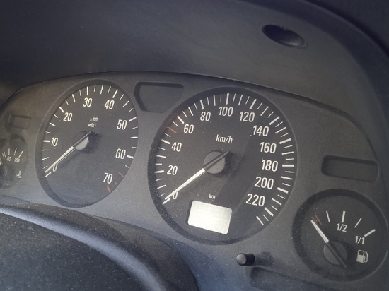 В ДНР начался процесс замены водительских прав и автономеров