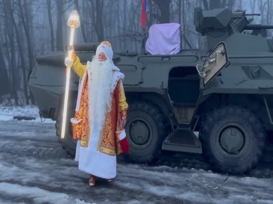 Дед Мороз приехал на новогоднюю елку в Белгород на БТР