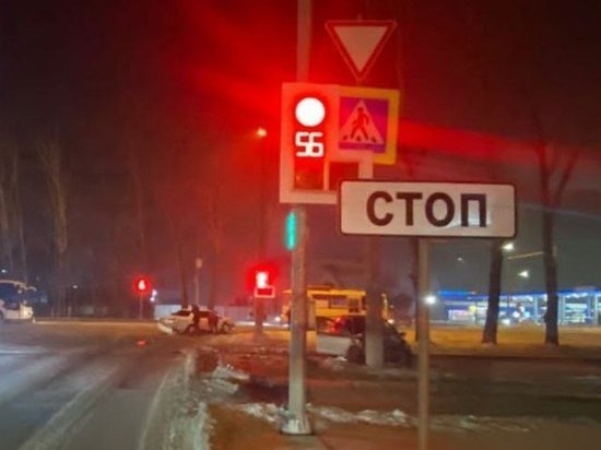Двое детей 3 и 7 лет пострадали в ДПТ на Петухова в Новосибирске