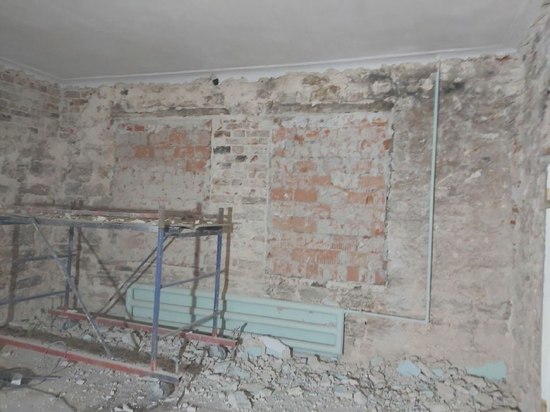 Две замурованные в стене ниши обнаружили при реставрации церкви в Печорах