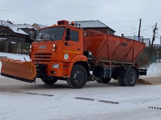 За день в Улан-Удэ подсыпали 150 опасных участков дорог