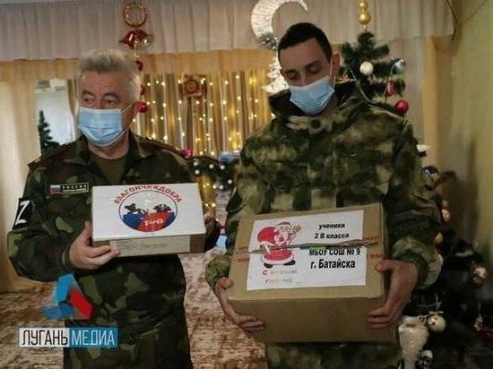 Депутаты Госдумы вручили подарки юным жителям Алчевска