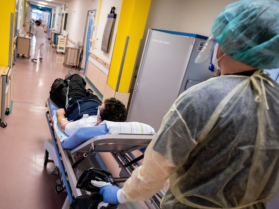 Больницы Великобритании обязали освободить койки из-за забастовок медиков