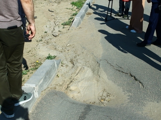 В Улан-Удэ по требованию прокуратуры заделали ямы на дороге