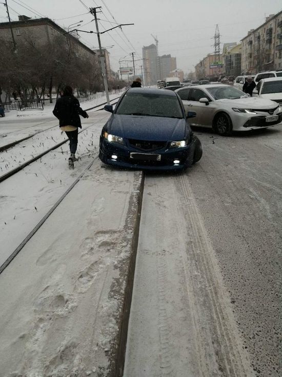В центре Улан-Удэ перекрывали движение трамвая из-за аварии