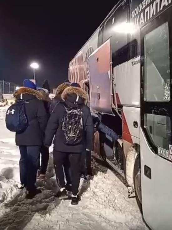 В Ярославле из-за снегопада не смог сесть самолет с хоккейной командой