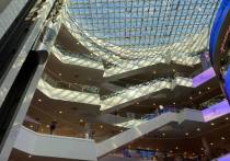 Посещаемость торговых центров в Петербурге резко упала в декабре. Показатели снизились на 9 %. Эксперты считают, что немного спасти ситуацию может предновогодняя суета, но стопроцентные прогнозы аналитики давать не спешат.