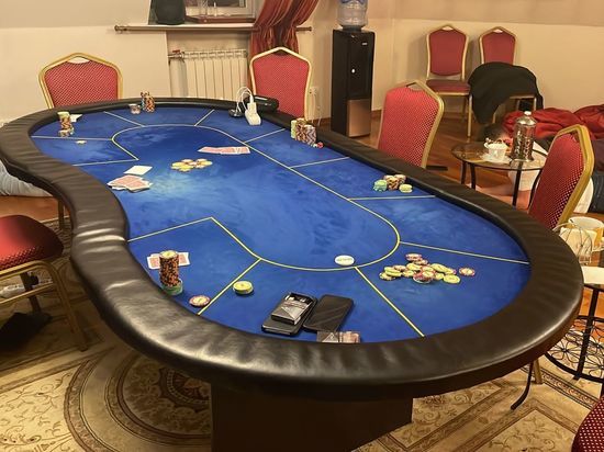 Полиция накрыла сразу четыре покерных клуба в центре Петербурга