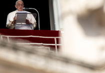 Глава Римско-католической церкви Папа Римский Франциск рассказал, что еще в 2013 году подписал прошение о своей отставке в случае плохого состояния здоровья
