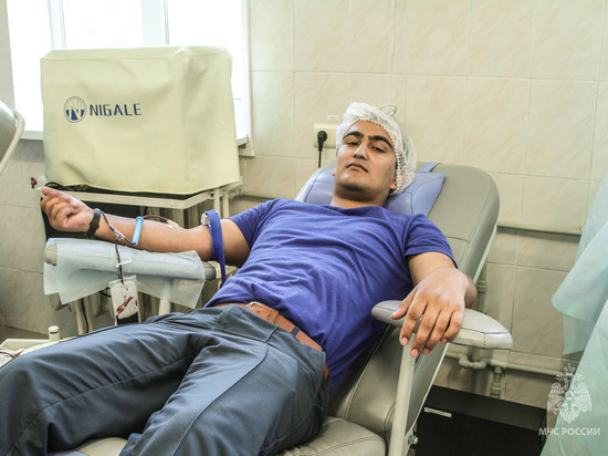 Севастопольские спасатели-доноры сдали больше 100 литров крови