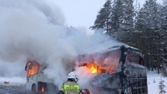 Пассажиры успели покинуть горящий автобус на свердловской трассе