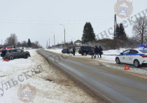 В минувшую субботу, утром 17 декабря, на 152-ом километре автодороги М-2 "Крым" (старое направление) Заокского района Тульской области, 37-летний мужчина за рулём внедорожника "Toyota Land Cruiser 200" совершил попутное столкновение с автомобилем "Lada 213100"