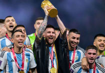 Южноамериканская конфедерация футбола (КОНМЕБОЛ) вручила сборной Аргентины сертификат на 10 миллионов долларов за победу на чемпионате мира в Катаре