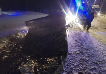 Накануне, вечером 18 декабря, на 180-ом километре автодороги М-4 "Дон" Венёвского района Тульской области, 36-летний мужчина за рулём автомобиля марки "Kia K5" врезался в припаркованный автомобиль "Volvo FH460"