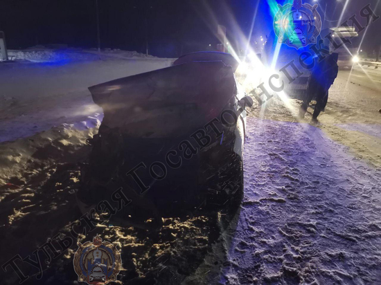В Венёвском районе водитель "Kia" врезался в припаркованный "Volvo"