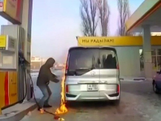 В Воронеже мужчина поджег зажигалкой бензин на АЗС