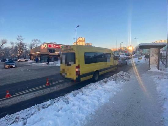 В Калининграде 59-летнюю женщину госпитализировали из салона автобуса