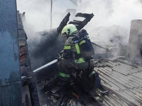 Пожар повышенного ранга в Ростове тушили почти полтора часа