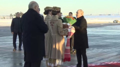 Лукашенко встретил Путина в Минске цветами и караваем: видео