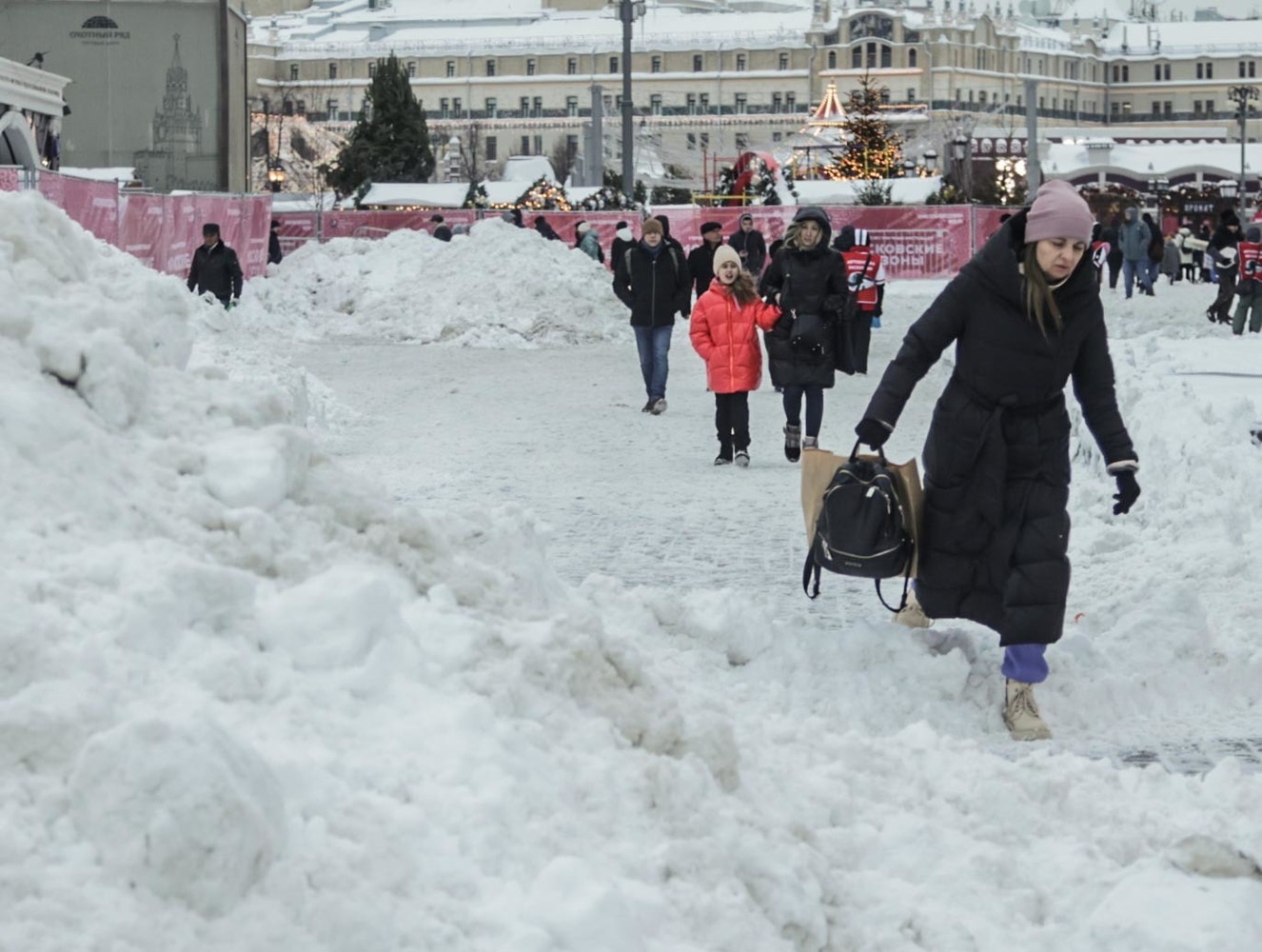 сугробы в москве