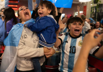 Власти Аргентины объявили 20 декабря выходным, чтобы все жители страны смогли отметить победу национальной сборной на чемпионате мира по футболу