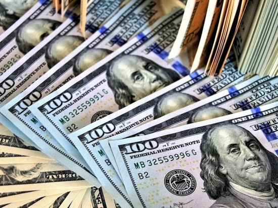 Аналитик призвал отказаться от покупки в 2023 году валюты недружественных стран