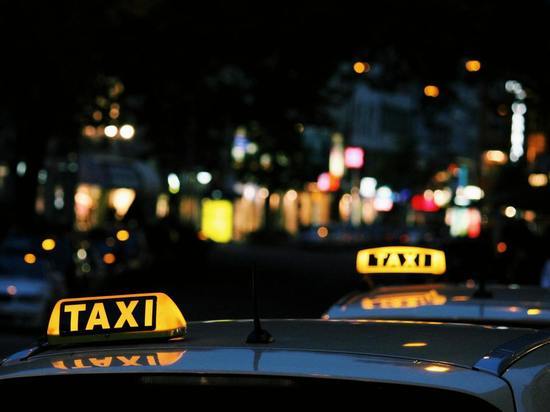 Эксперты рассказали красноярцам о способах сэкономить на такси в новогоднюю ночь