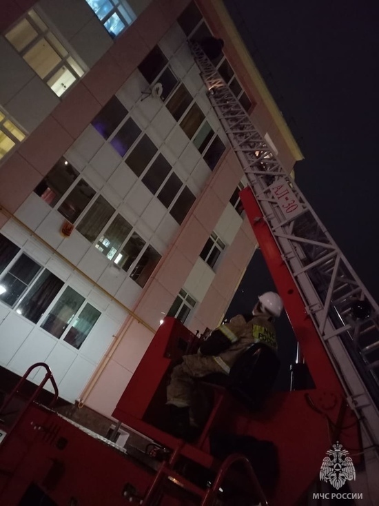 Только таким образом удалось деблокировать двери