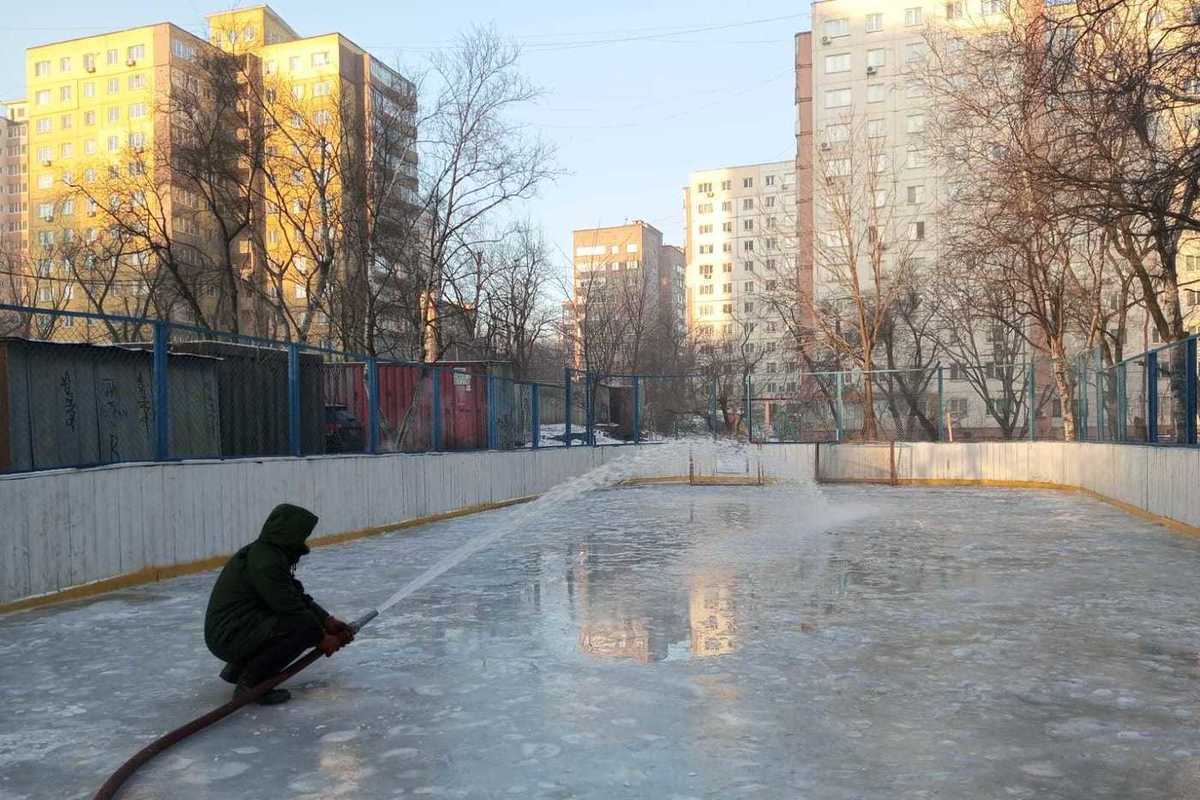 В Боровском районе стартовала заливка хоккейных площадок