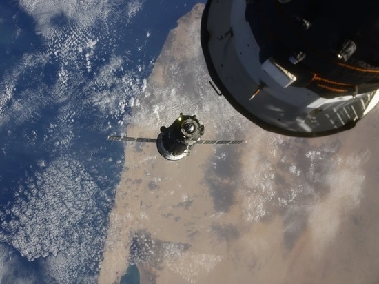 Космонавт Корниенко назвал причины появления микроотверстия на «Союзе»