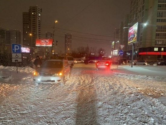 16-летний подросток попал под колеса иномарки в Калининском районе Новосибирска