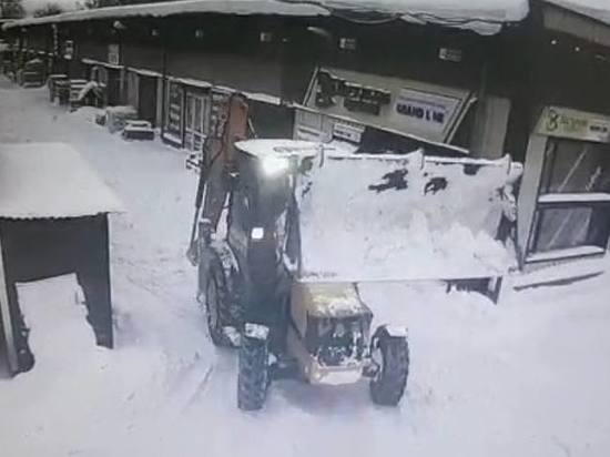 Разнорабочего задавили в Коломне при уборке снега