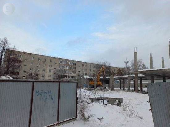 Долгострой на пер. Северный в Ижевске начали сносить