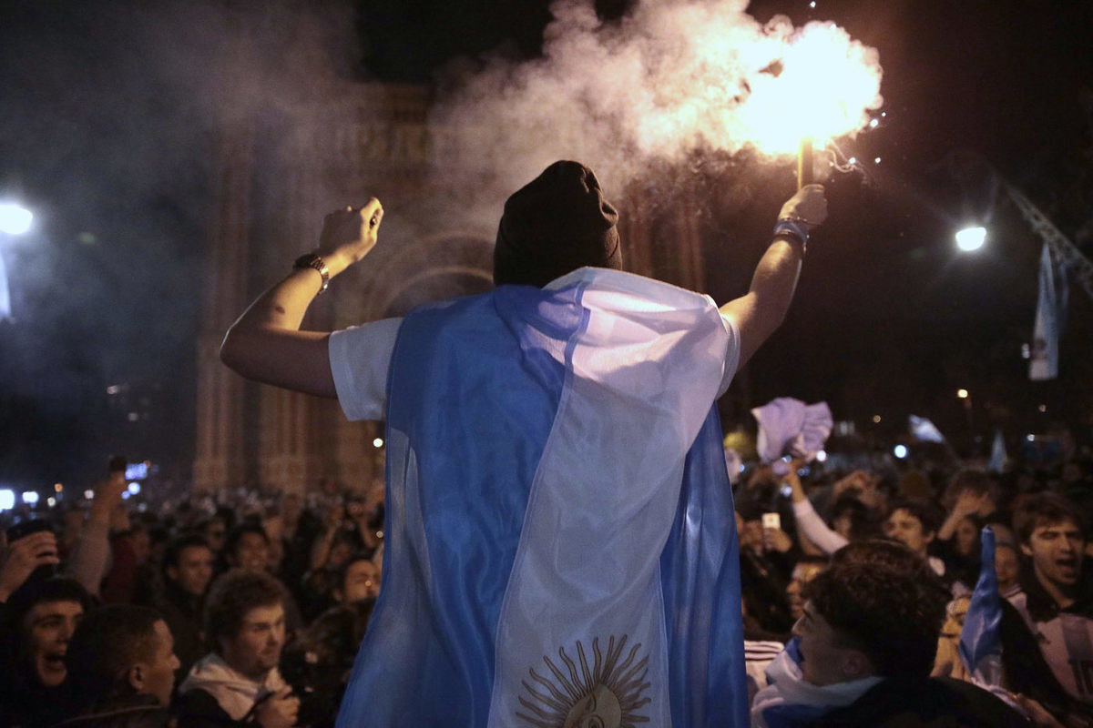 Аргентинский фанат умер во время празднования победы на ЧМ