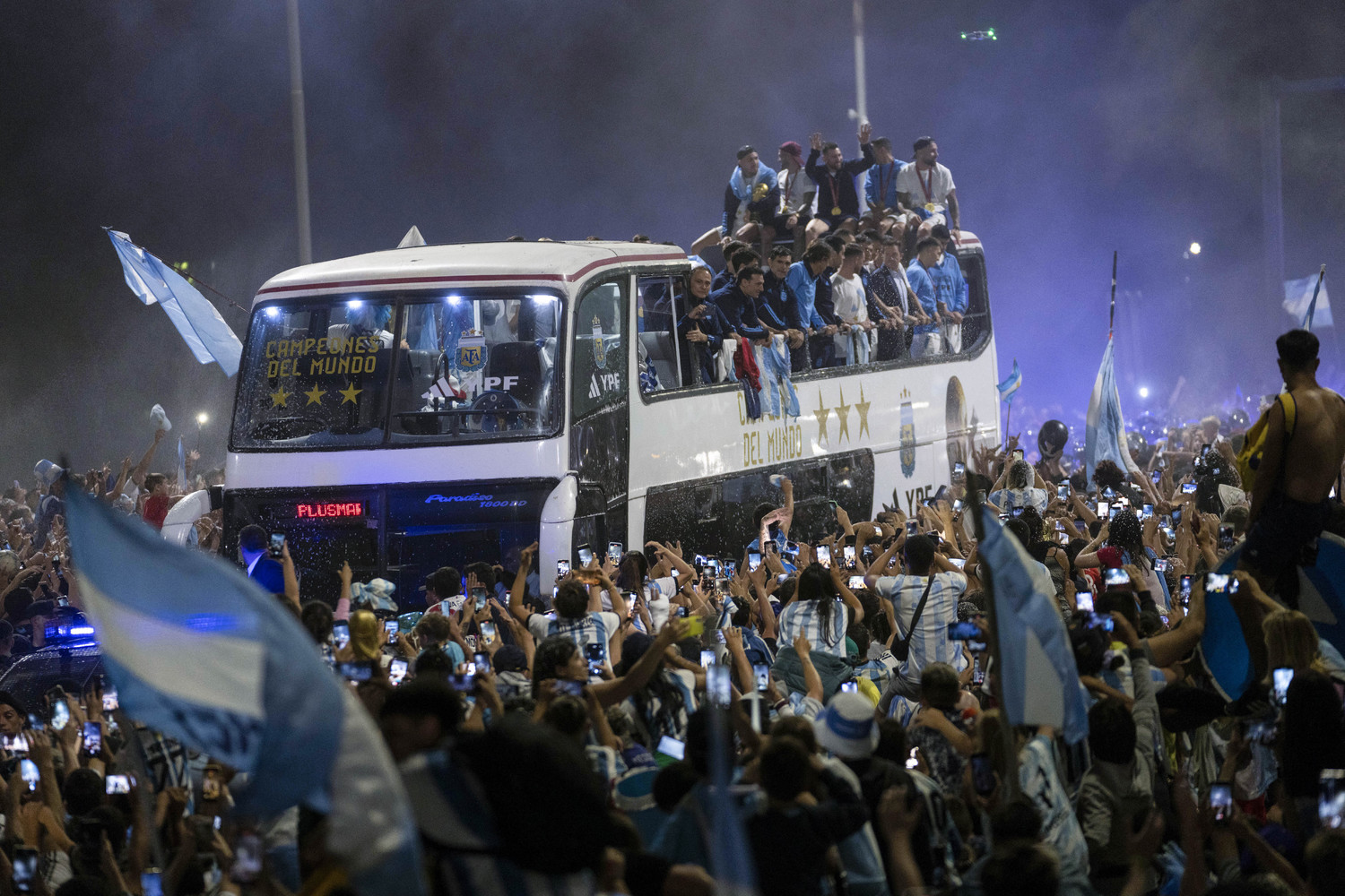 Аргентинcкое безумие: как встречают чемпионов мира на родине (фото)