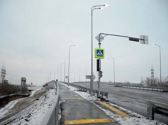Ожидание лучше праздника: в Оренбурге мост после ремонта вызвал транспортный коллапс