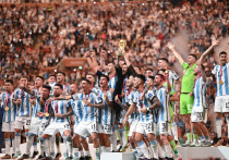 Власти Аргентины эвакуируют футболистов национальной команды на вертолетах из-за большого скопления людей