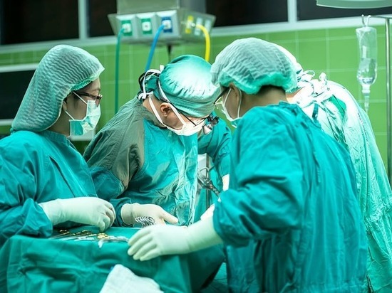 Бригада медиков-добровольцев начала работу в крупнейшей больнице ДНР